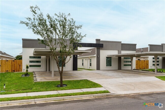 Building Photo - 1707 Angelina Dr Unit 2 Rental