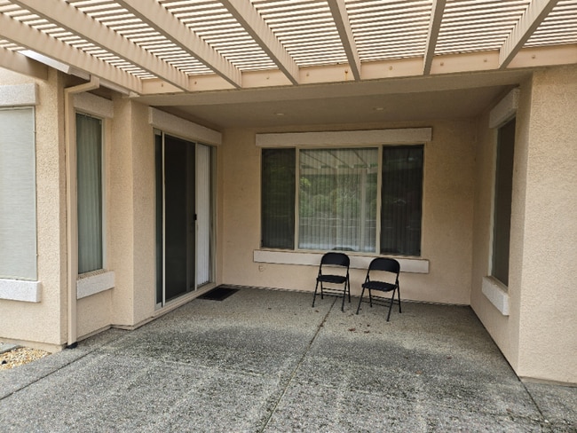 Photo - 405 Hopkins Ct