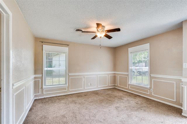 Photo - 1407 Helen Cir