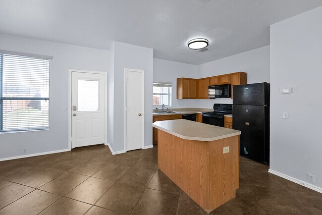 Photo - 6011 Midcrown Dr E