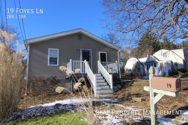 Building Photo - Cozy and Quaint 2 BD Kittery Point Cottage! Rental