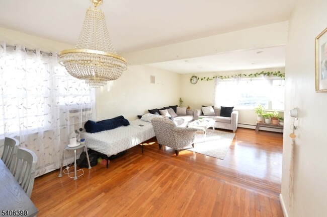 Photo - 100 Eastern Wy