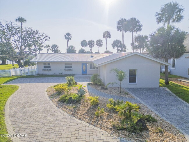 Photo - 450 Lambert Ave