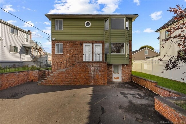 Building Photo - 88 Horton St Unit 2ND Floor