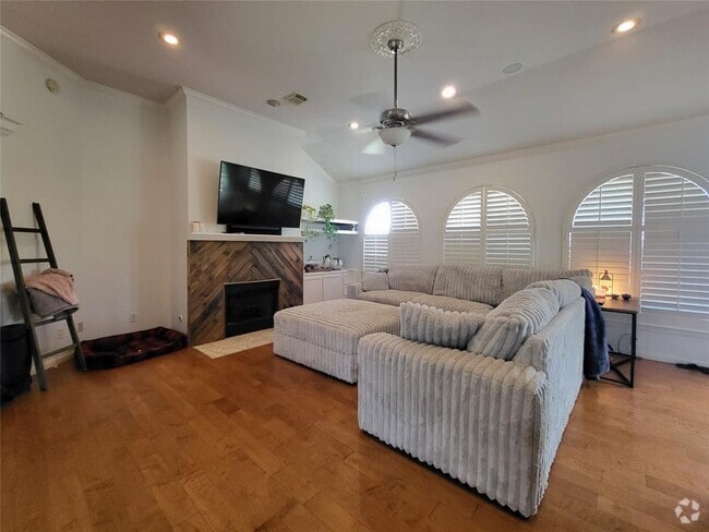 Building Photo - 10400 W Cave Loop Rental