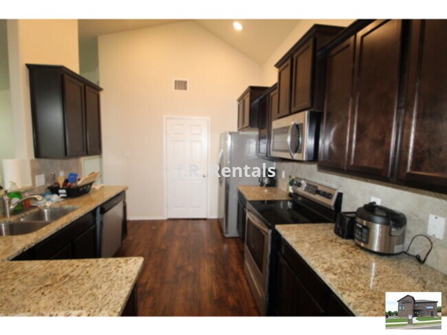 Photo - 1406 Lubbock Dr