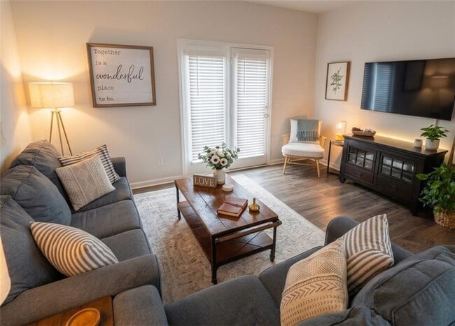 Photo - 207 Whitewood Dr