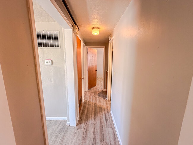 Photo - 1915 Hugur Ave