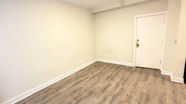 Photo - 839 W Sheridan Rd Unit 404