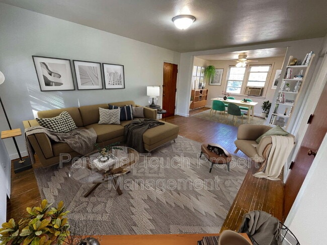 Building Photo - 517 12th Ave N Unit 5