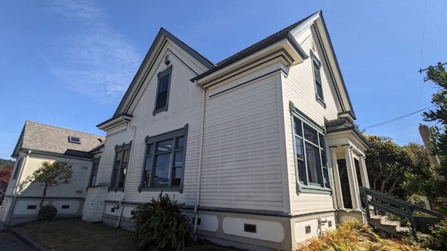 Photo - Arcata 3-Bedroom Victorian Apartment Unit 1492 H St, Apt A