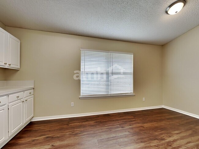 Photo - 6291 Ironside Dr N
