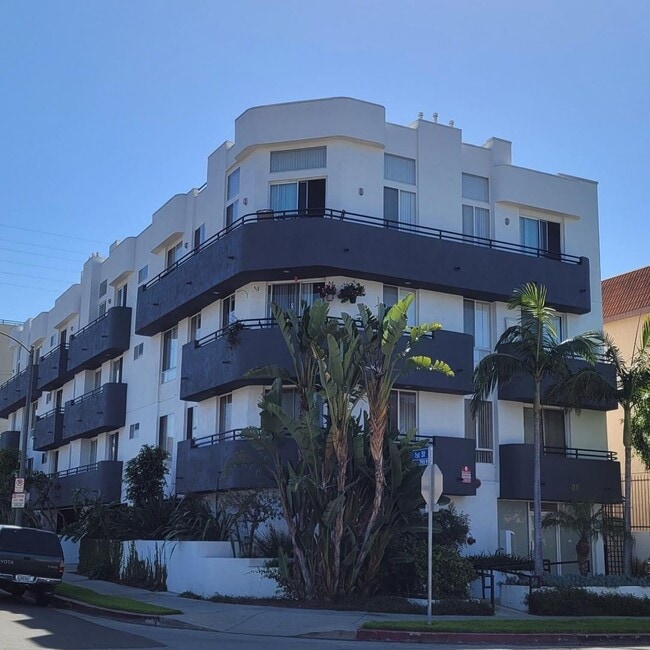 Building Photo - 100 S Hayworth Ave