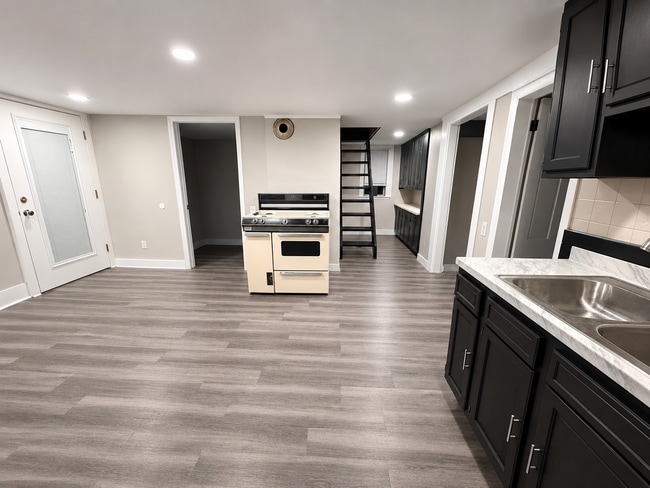 First floor - 346 Boston Rd