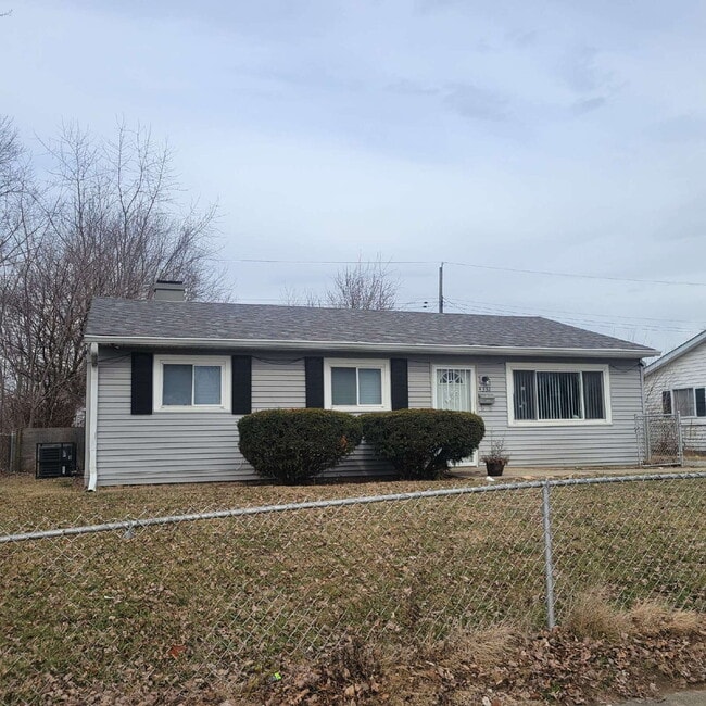 Building Photo - 3 Bedroom with detached garage