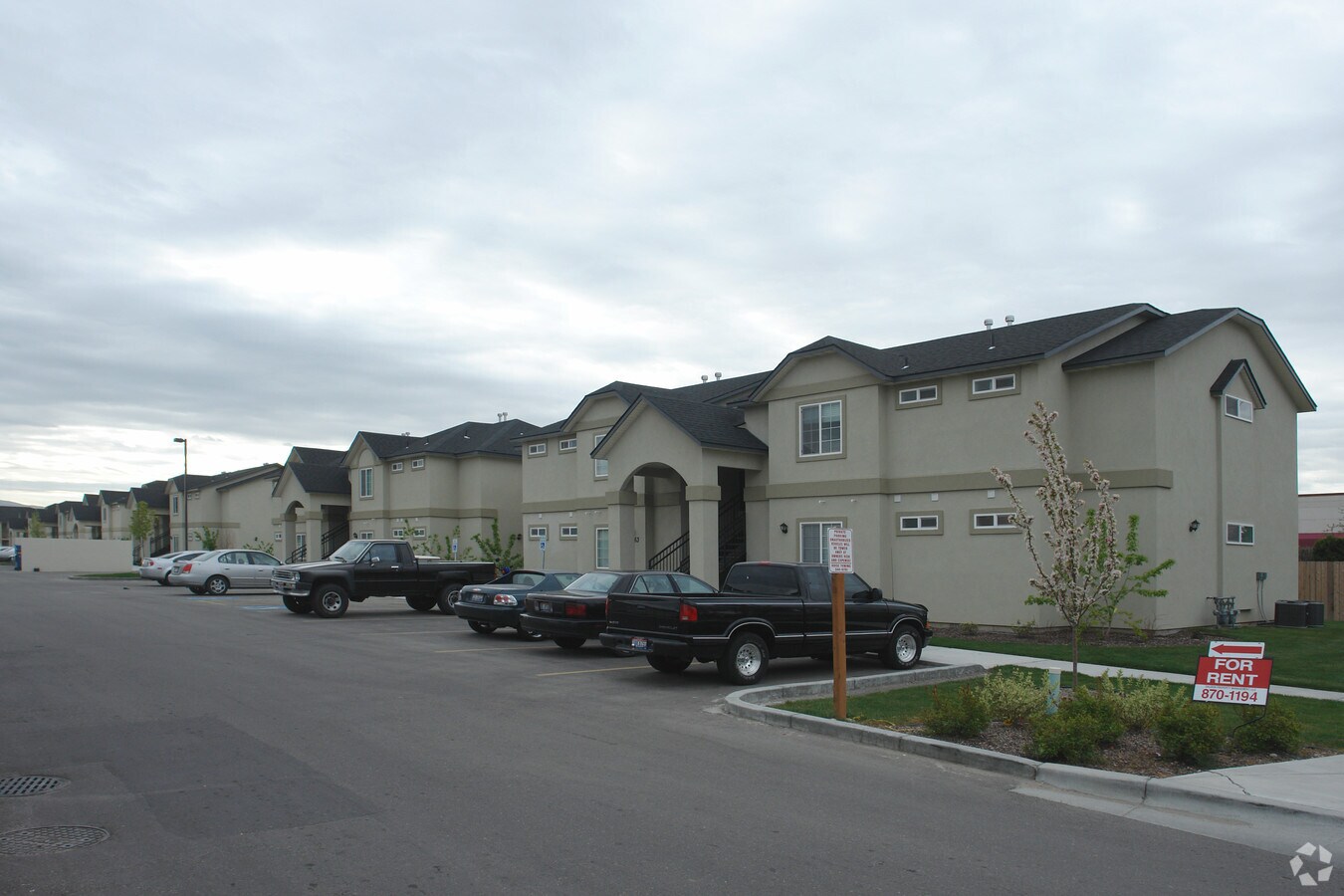Hampton Place Estates - Hampton Place Estates Apartments