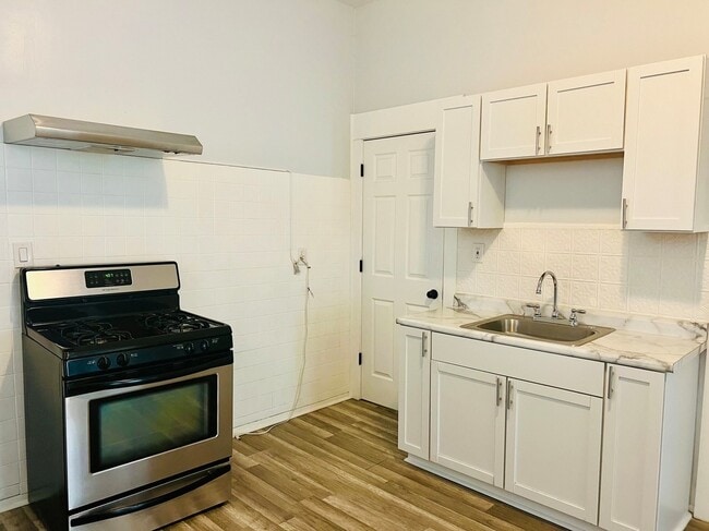 Photo - 920 N Wolcott Ave Unit 2F