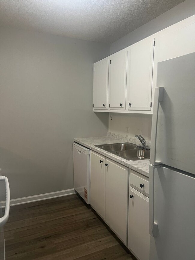 Photo - Remodeled Apartment 2 Bed / 1 Bath