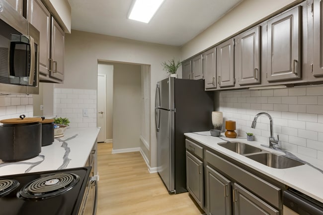 1HAB, 1BA - 824 ft²