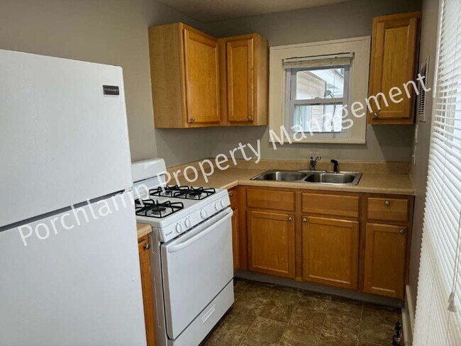 Photo - 547 Coit Ave NE Unidad #3