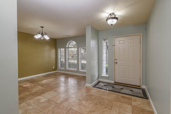 Photo - 16818 Parliament St