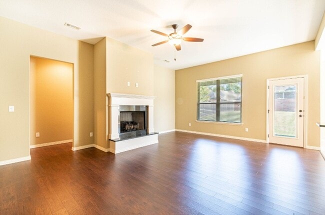Photo - 4870 Castlewood Ln Unit 4872