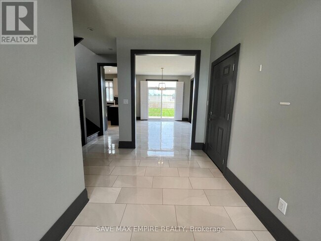 Photo - 193 Leitch St