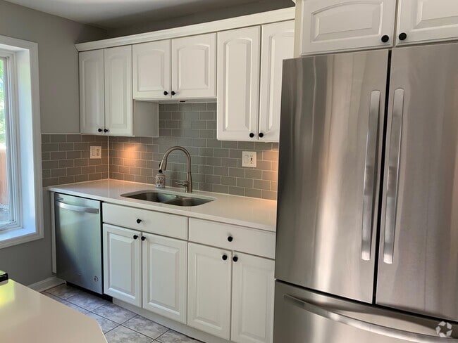 Building Photo - 6422 Fairhurst Ave Unit #1 Rental