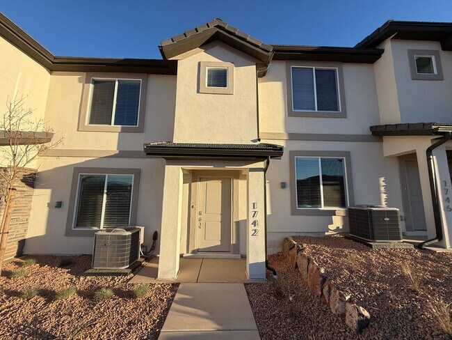 Photo - Includes internet - Pool/Pickle Ball +++