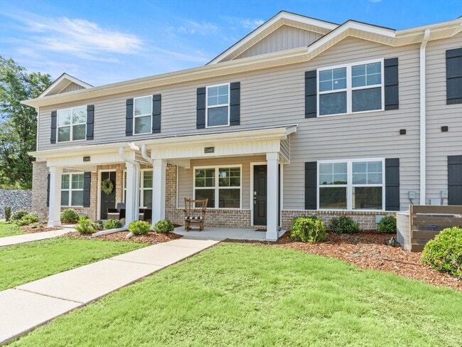 Building Photo - Fantastic Location – Spacious 3 Bedroom Townhome with Rear-Entry Garage!
