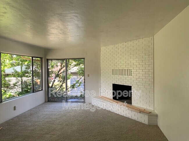 Photo - 860 Glendale Ave