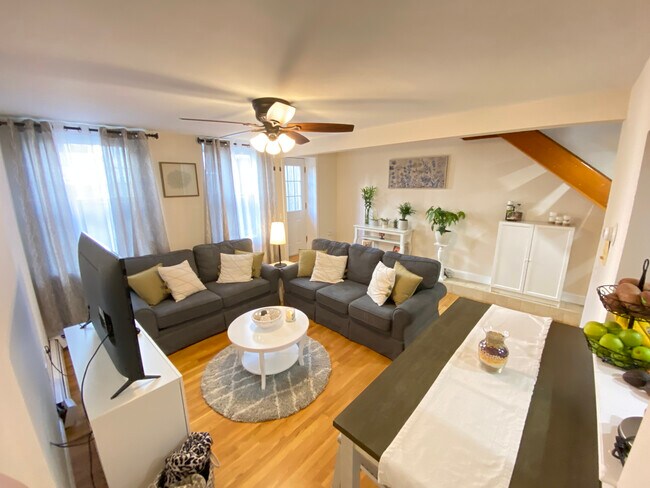 Photo - 470 E 3rd St Unit 1