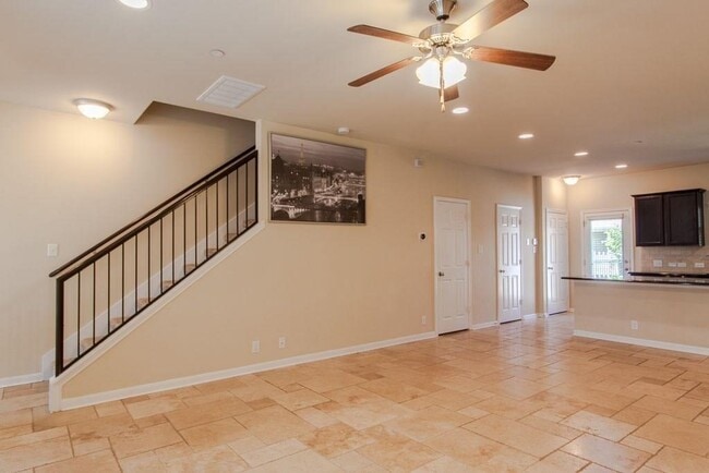 Photo - 636 Lookout Tree Ln