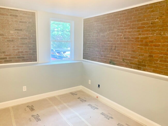 Photo - 176 Kelton St