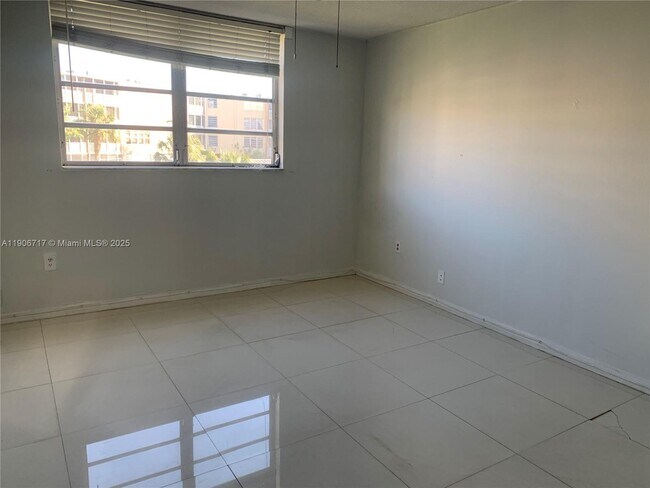 Photo - 1700 NE 191st St Unit 206