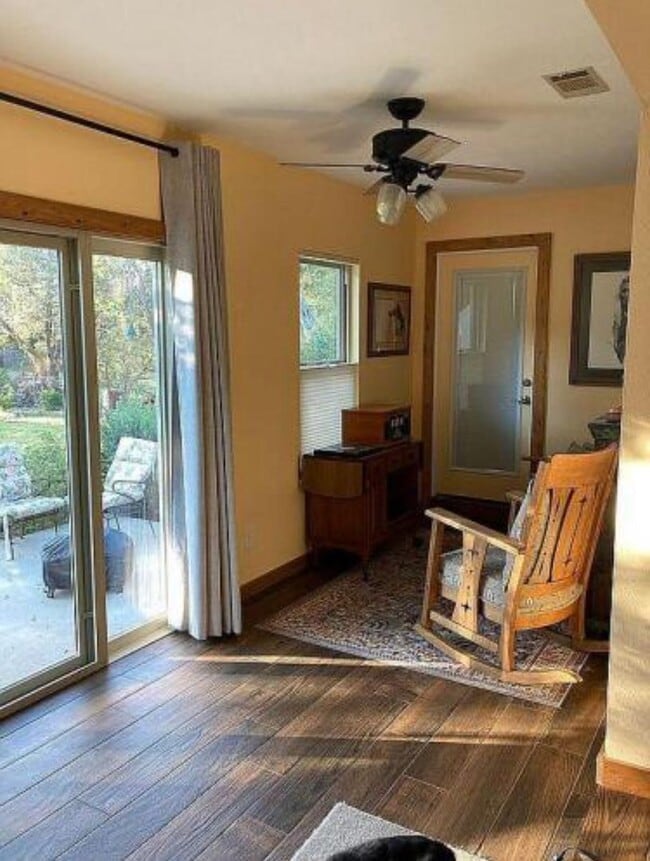 Photo - 2.35-acre farmhouse in the heart of Cedar Park available for rent!