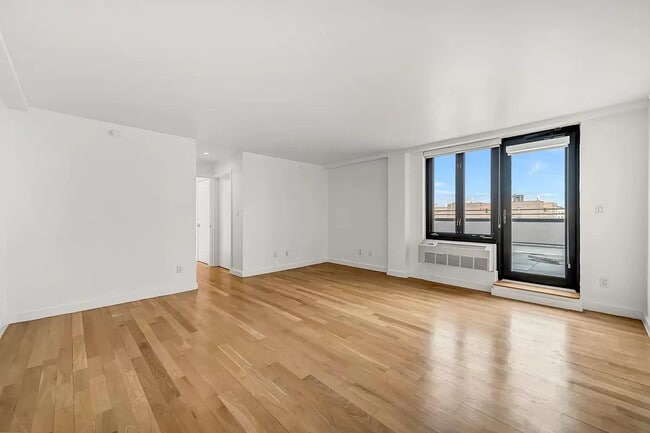 Building Photo - 3540 30th St - 6B