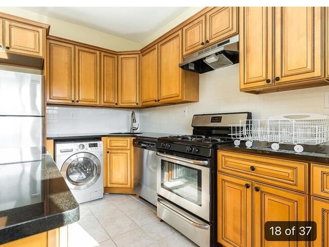 30 W 29th St Unit 2/3