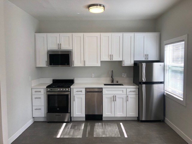 Hollywood Arms Apartments