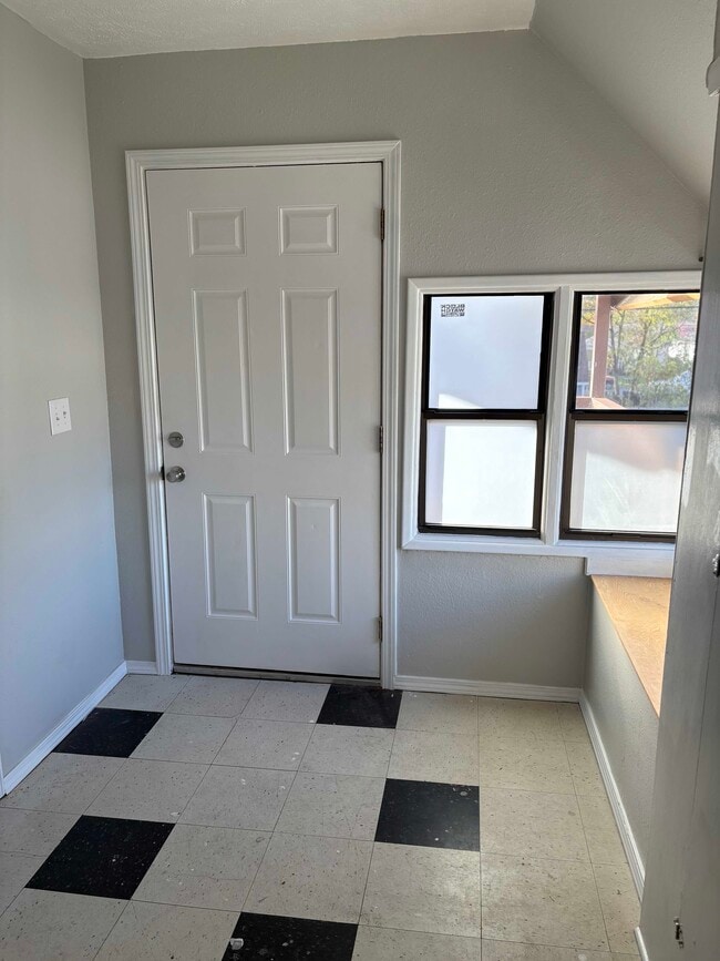 Photo - 4817 N Madison St