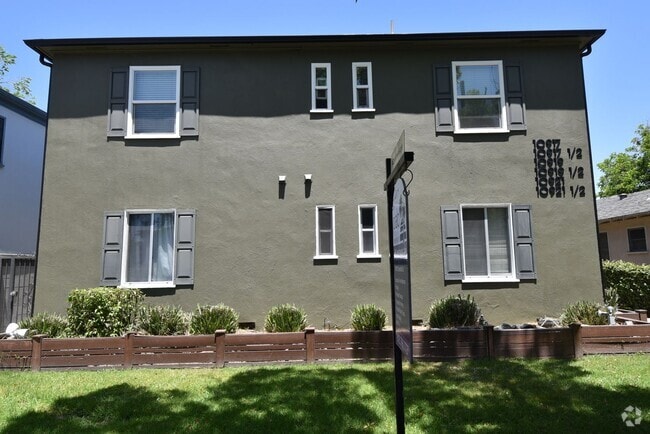 Building Photo - 10919 Camarillo St Unit 10917 1/2 Rental