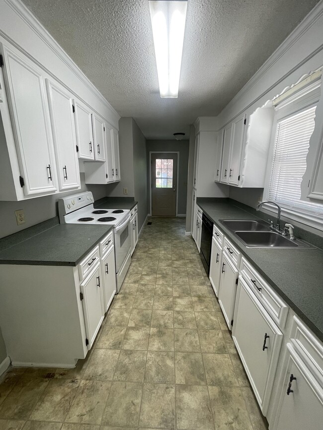 Photo - 213 Wychwood Rd