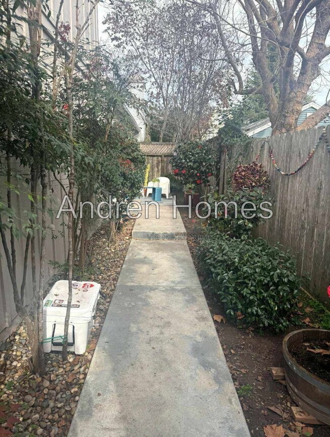 Photo - 126 Pine St