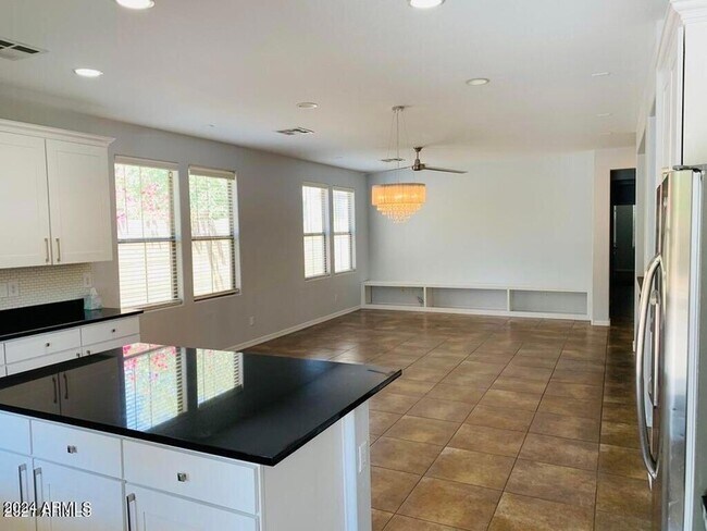 Photo - 20553 W Hamilton St