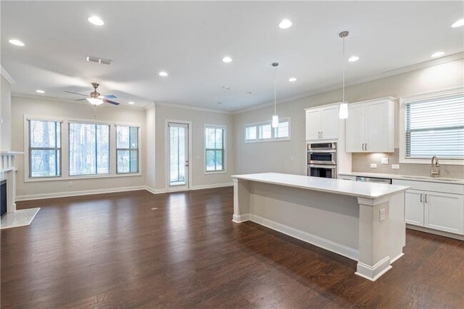 Photo - 3430 Steinbeck St