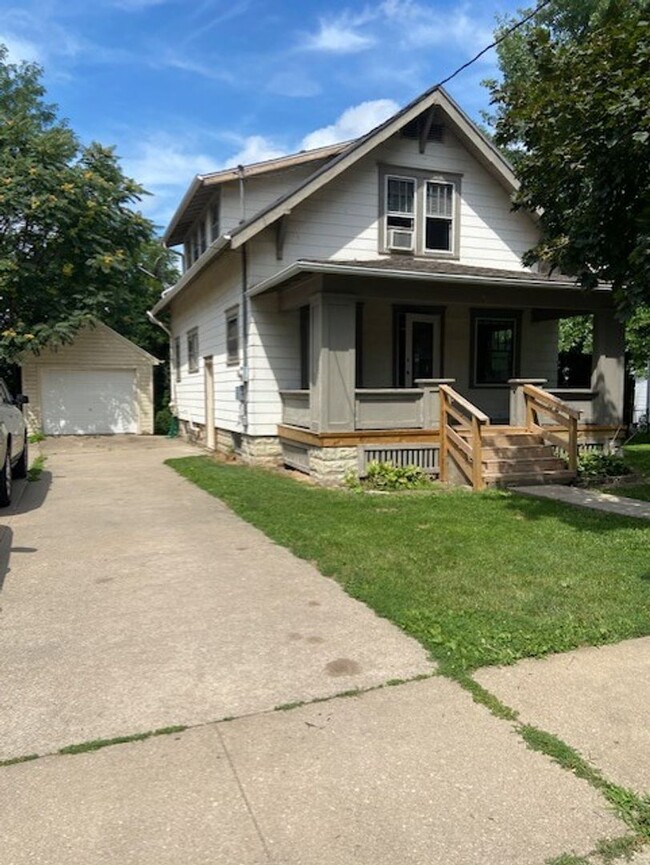 Cute 3 bdrm house close to downtown Iowa City - Cute 3 bdrm house close to downtown Iowa City