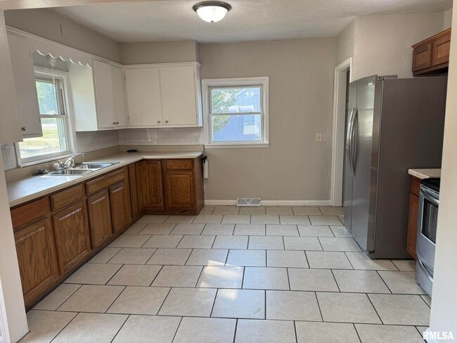 Photo - 2826 W 47th St