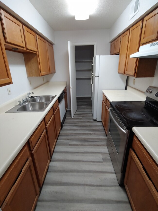 Photo - 9700 Leawood Blvd Unit 408