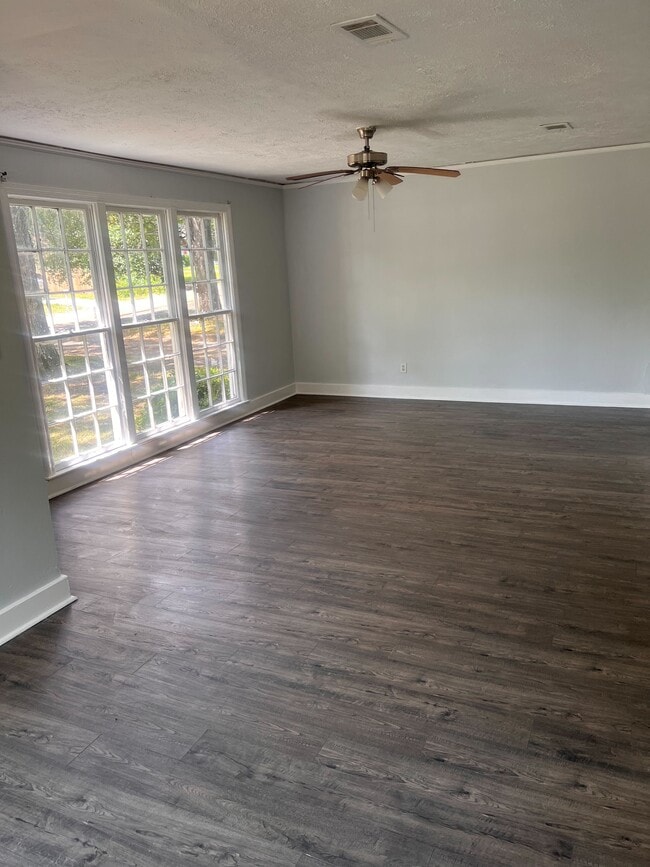 Photo - 572 Avalon Rd