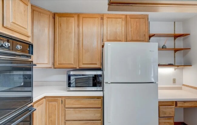 Photo - 3055 Victor St